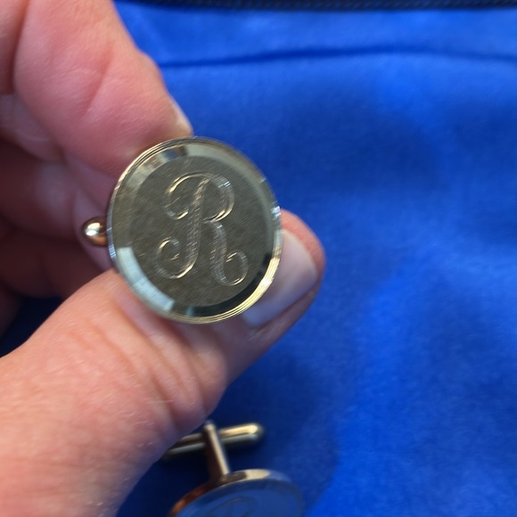 “R” engraved Gold colored Men's Cufflinks - Picture 10 of 10